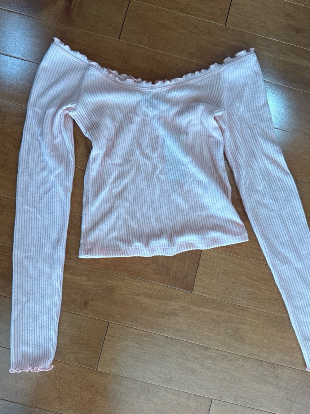 Abercrombie & Fitch Ribbed Off-Shoulder Long Sleeve Top - Pale Pink